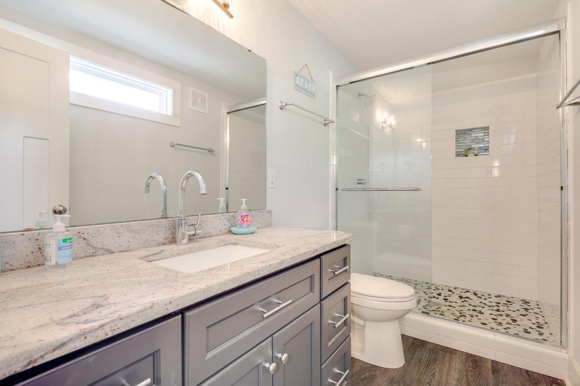 Modern Oak Island Escape 1 Mile To Long Beach! Exterior foto