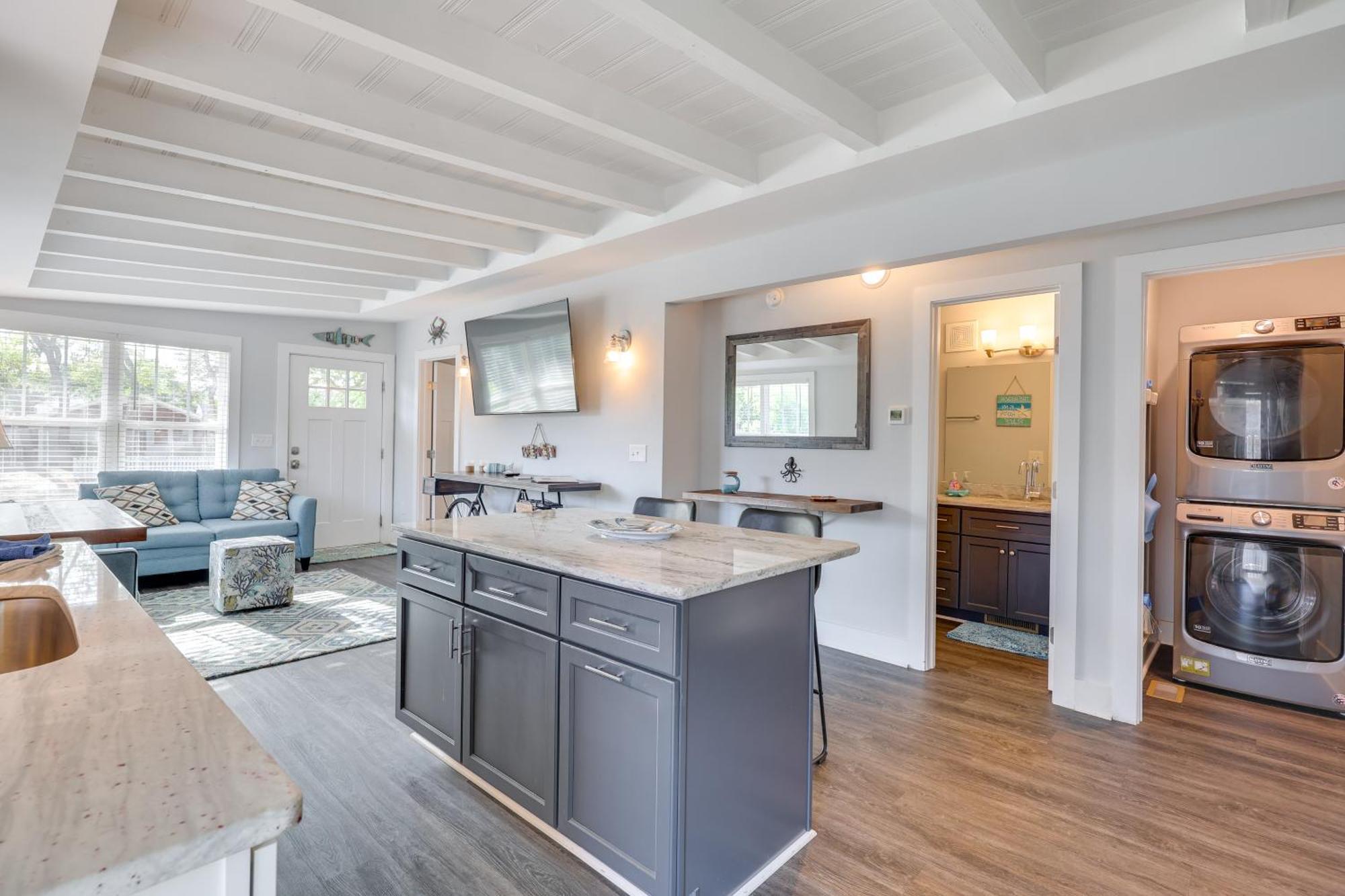 Modern Oak Island Escape 1 Mile To Long Beach! Exterior foto
