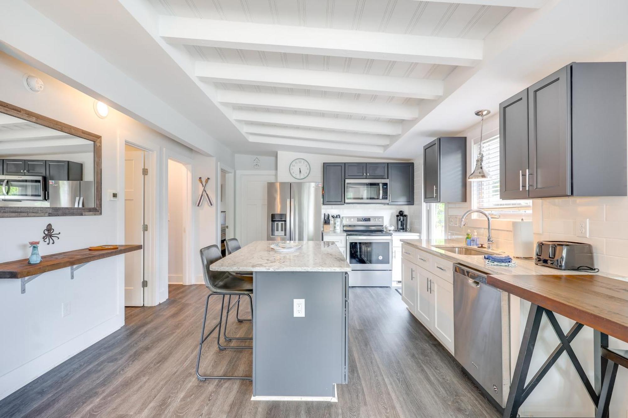 Modern Oak Island Escape 1 Mile To Long Beach! Exterior foto